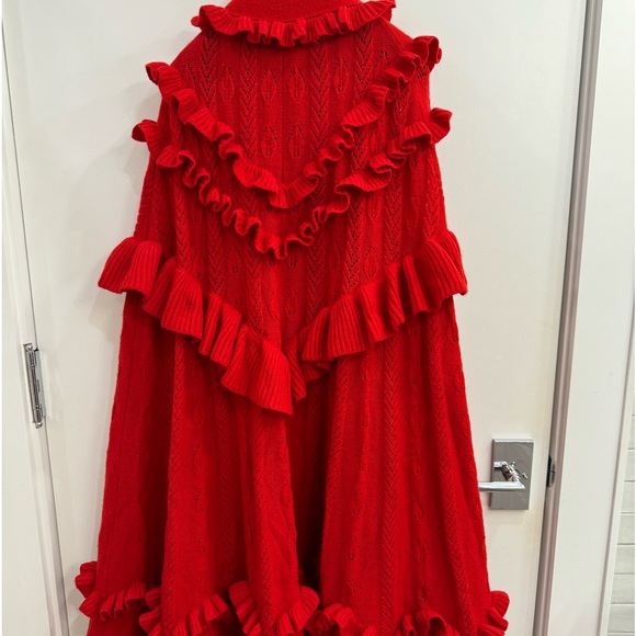GUCCI Red Ruffled Cape (wool) Worn a handful of times with care. One size - Picture 3 of 5